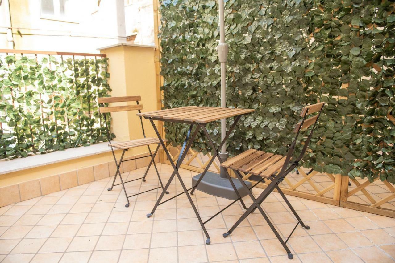 Petrucci B&B Νάπολη Εξωτερικό φωτογραφία